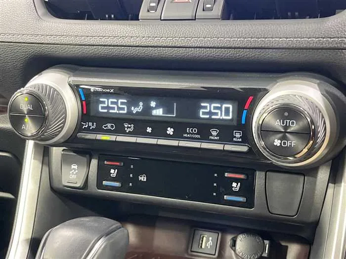 Toyota RAV4 2022 — миниатюра 3