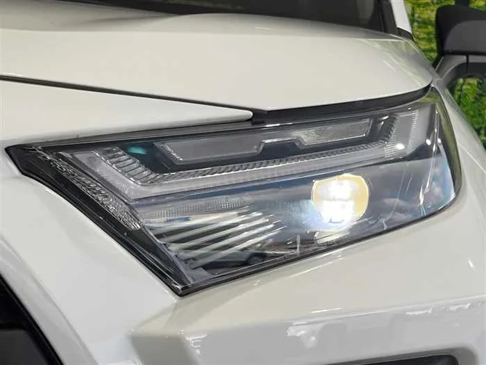Toyota RAV4 2023 — миниатюра 3
