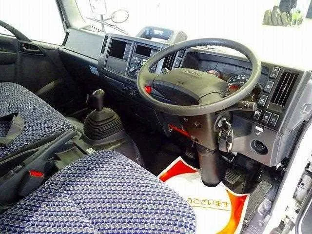 Isuzu Elf Truck 2022 — миниатюра 2