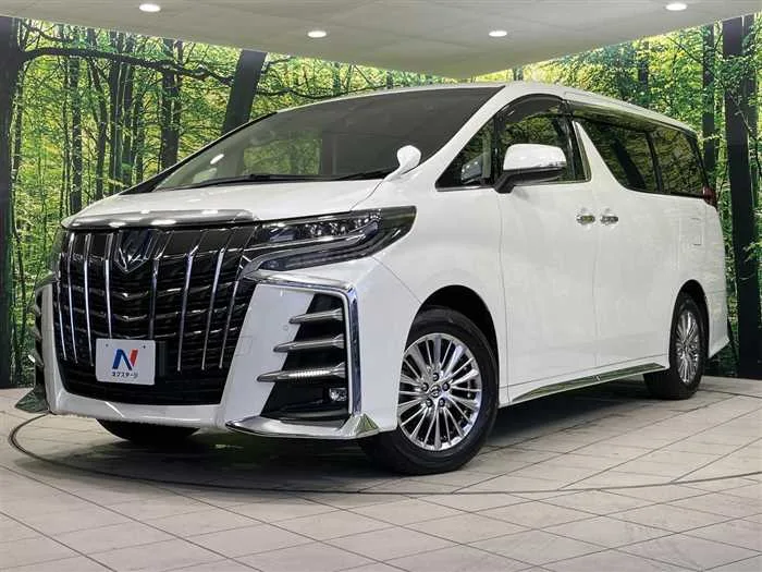 Toyota Alphard Hybrid 2022 — фото 1, купить с доставкой в Москву
