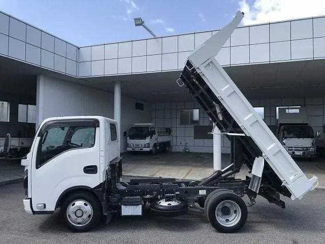 Isuzu Elf Truck 2023 — миниатюра 4