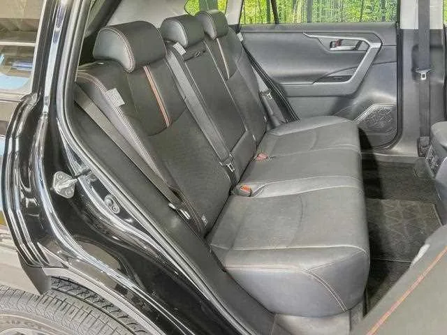 Toyota RAV4 2023 — миниатюра 3