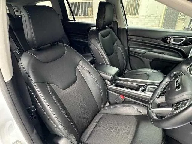 Jeep Commander 2023 — миниатюра 4
