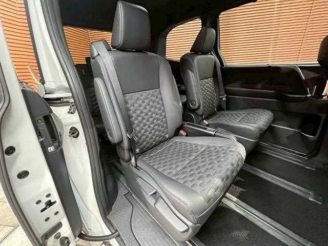 Toyota Voxy 2025 — миниатюра 3