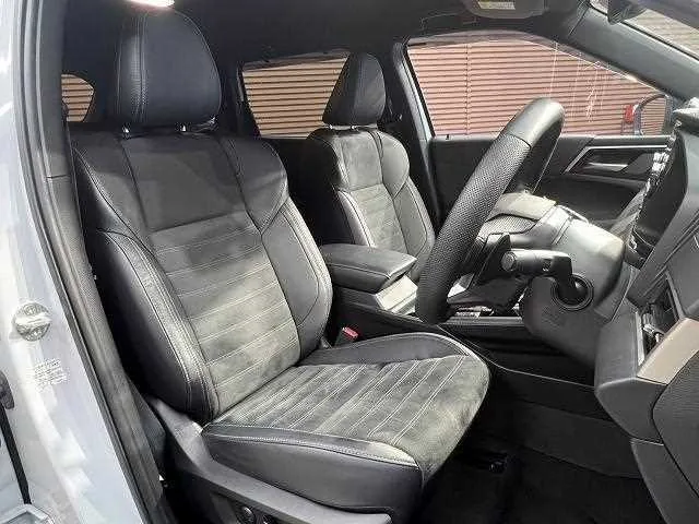 Mitsubishi Outlander 2023 — миниатюра 5