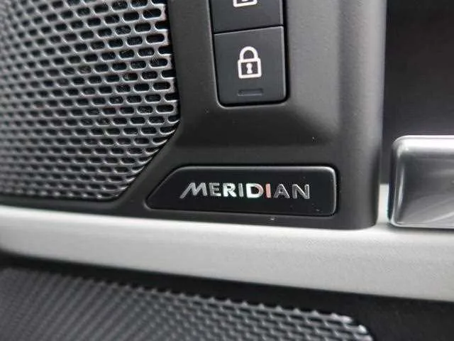 Land Rover Defender 2023 — миниатюра 3