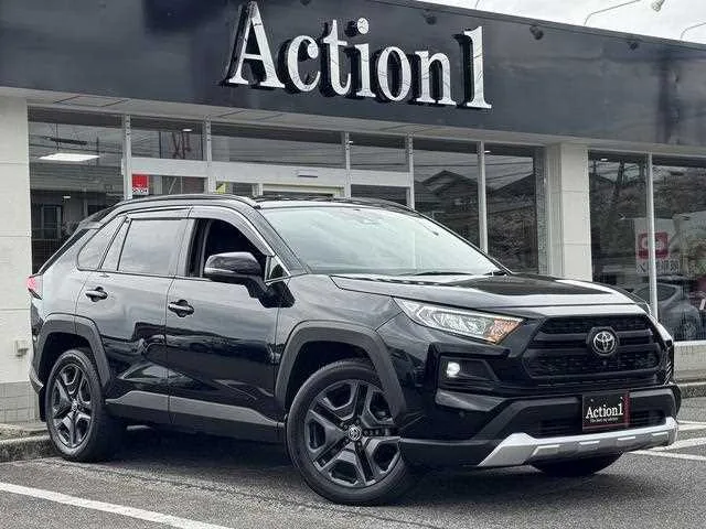 Toyota RAV4 2023 — фото 1, купить с доставкой в Москву