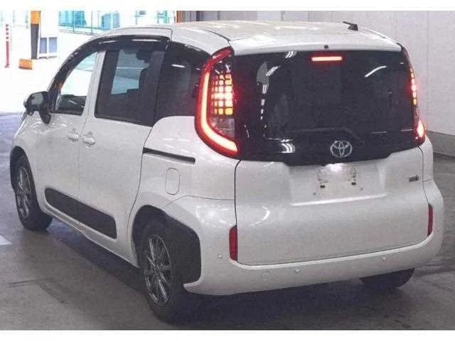 Toyota Sienta 2023 — миниатюра 2