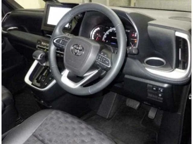 Toyota Voxy 2024 — миниатюра 3