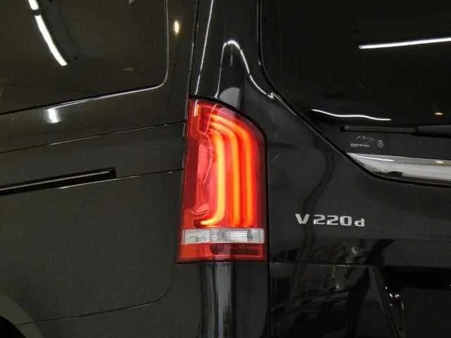 Mercedes-Benz V-Class 2022 — миниатюра 4