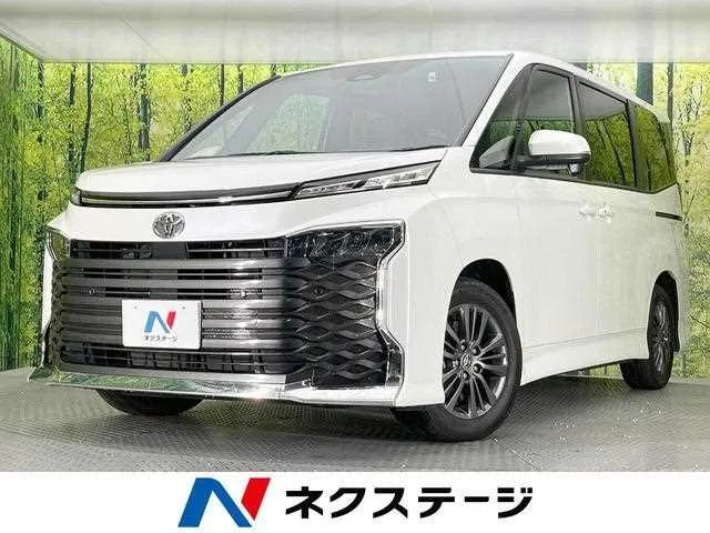 Toyota Voxy 2024 — фото 1, купить с доставкой в Москву