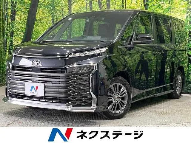 Toyota Voxy 2022 — фото 1, купить с доставкой в Москву