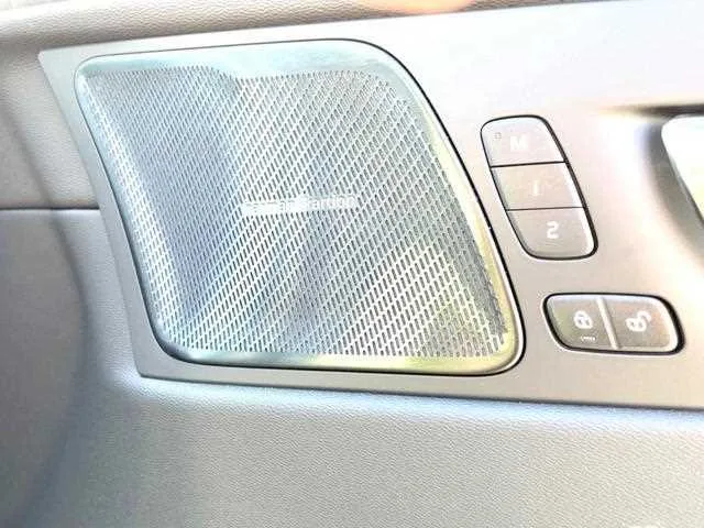 Volvo XC60 2022 — миниатюра 3