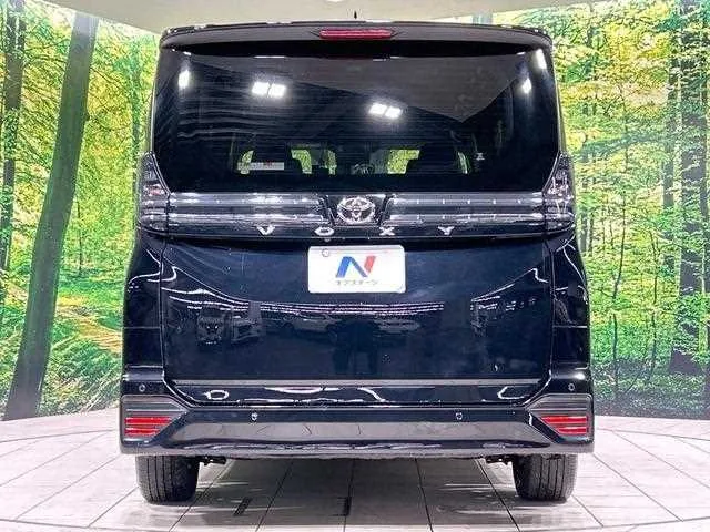 Toyota Voxy 2024 — миниатюра 2