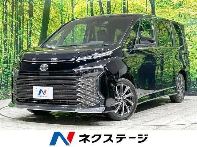 Toyota Voxy 2024 — фото 1, купить с доставкой в Москву