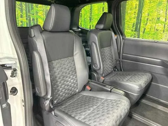 Toyota Voxy 2025 — миниатюра 3