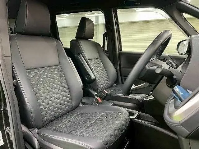 Toyota Voxy 2023 — миниатюра 3