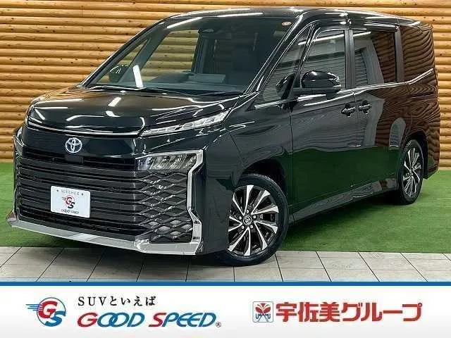 Toyota Voxy 2023 — фото 1, купить с доставкой в Москву