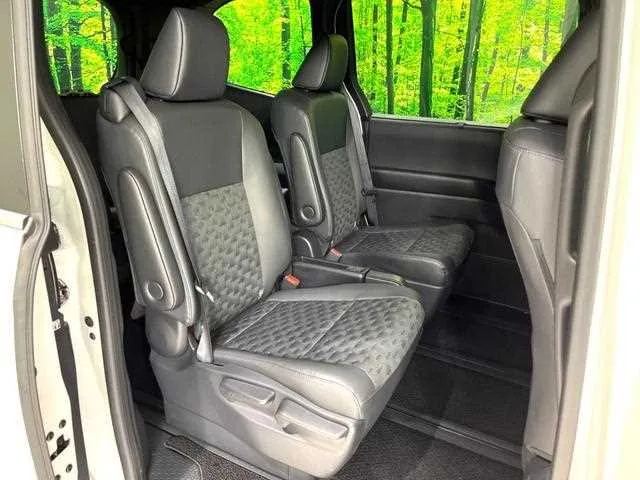 Toyota Voxy 2025 — миниатюра 3