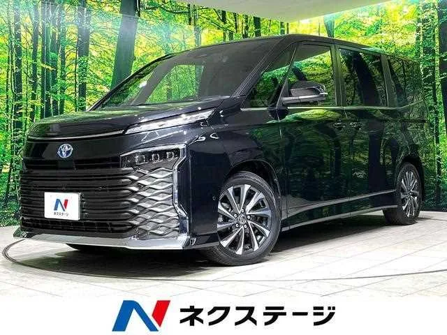 Toyota Voxy 2022 — фото 1, купить с доставкой в Москву