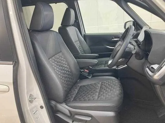 Toyota Voxy 2025 — миниатюра 2