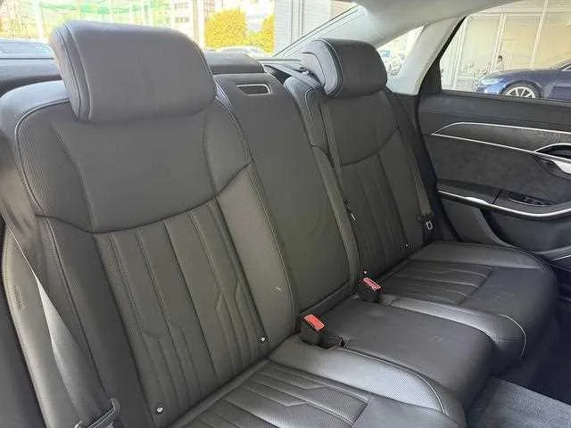 Audi A8 2023 — миниатюра 2