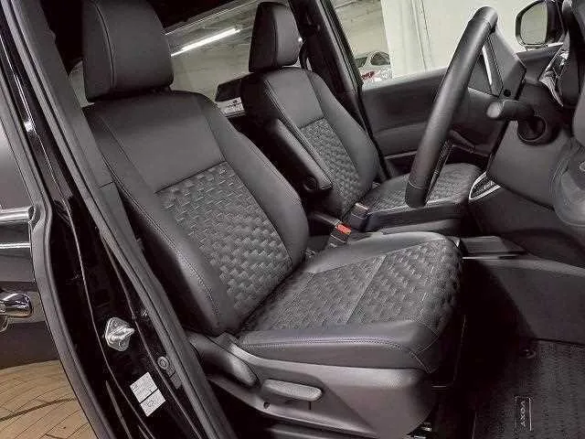 Toyota Voxy 2023 — миниатюра 3