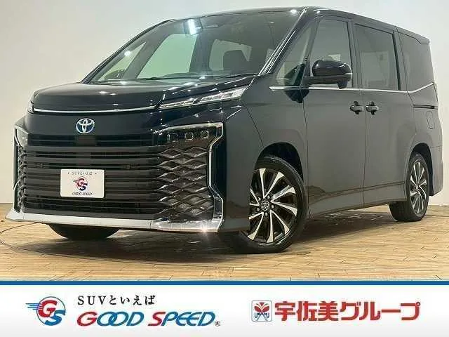 Toyota Voxy 2022 — фото 1, купить с доставкой в Москву