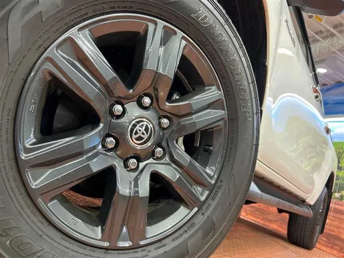 Toyota Hilux 2023 — миниатюра 3