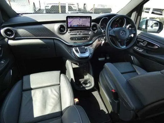 Mercedes-Benz V-Class 2023 — миниатюра 5