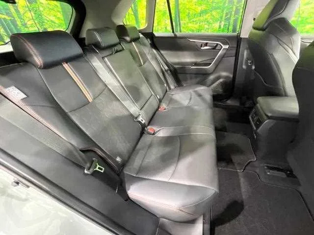 Toyota RAV4 2023 — миниатюра 3