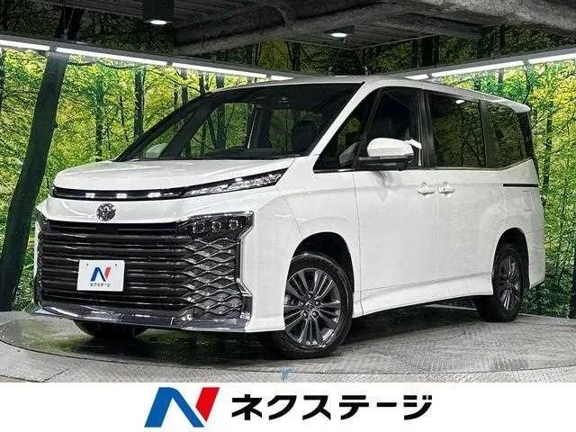 Toyota Voxy 2025 — фото 1, купить с доставкой в Москву