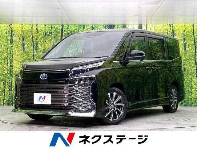 Toyota Voxy 2024 — фото 1, купить с доставкой в Москву
