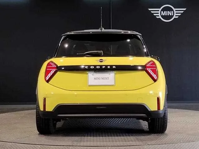 BMW MINI 2025 — миниатюра 2