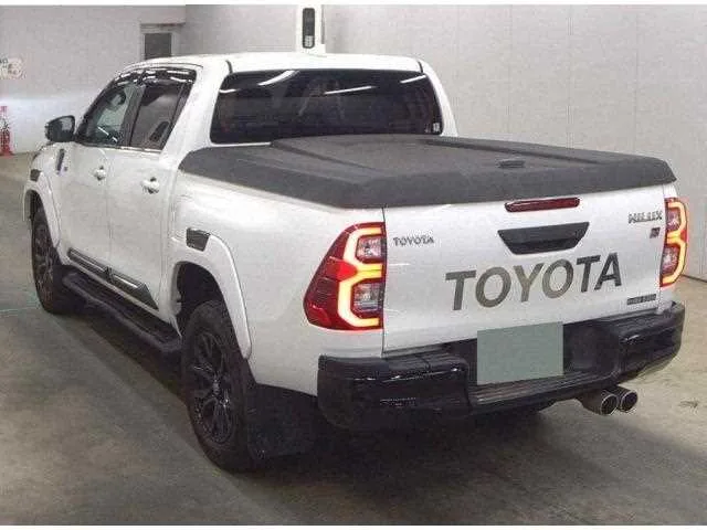 Toyota Hilux 2023 — миниатюра 2