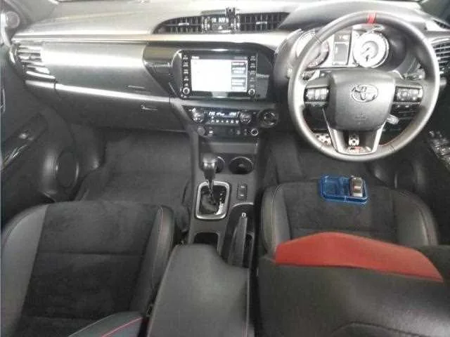 Toyota Hilux 2023 — миниатюра 3