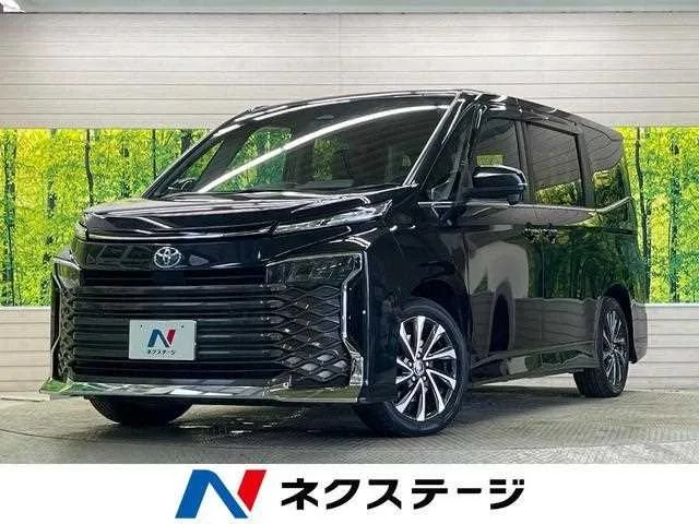 Toyota Voxy 2023 — фото 1, купить с доставкой в Москву