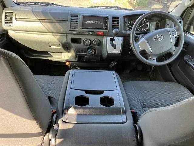 Toyota Hiace Van 2023 — миниатюра 4