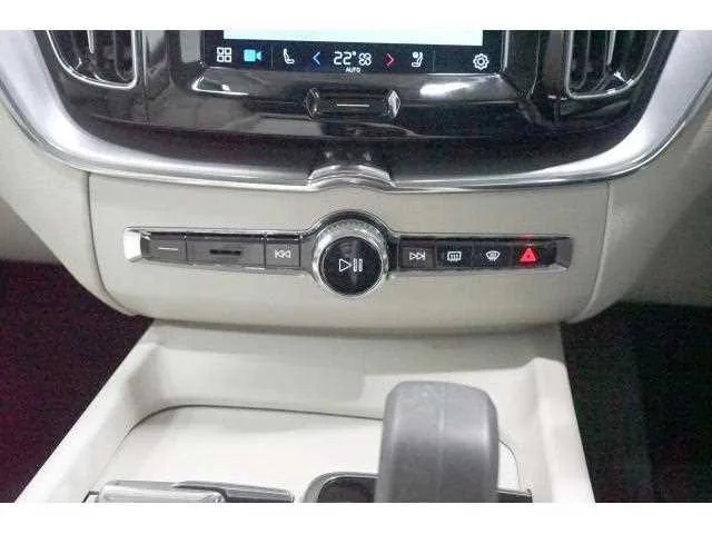 Volvo XC60 2022 — миниатюра 2