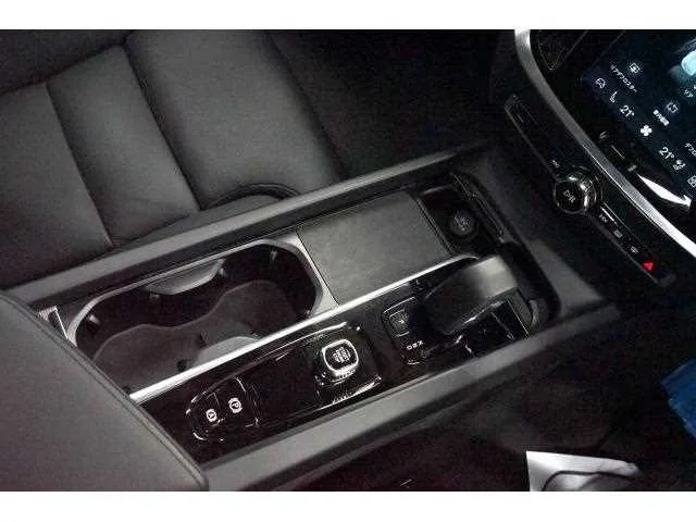 Volvo V60 2023 — миниатюра 3