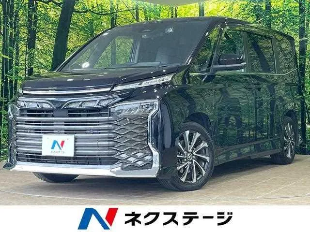 Toyota Voxy 2023 — фото 1, купить с доставкой в Москву