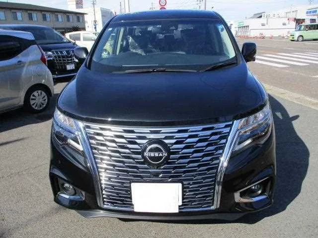 Nissan Elgrand 2026 — миниатюра 3