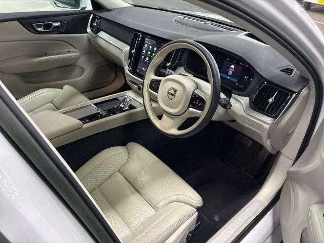 Volvo V60 2022 — миниатюра 3