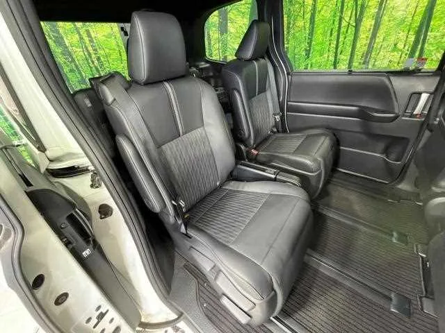 Toyota Noah 2022 — миниатюра 3