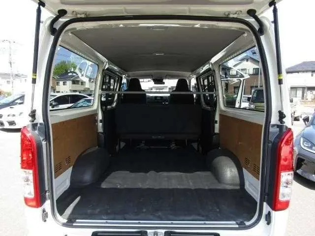 Toyota Hiace Van 2025 — миниатюра 5