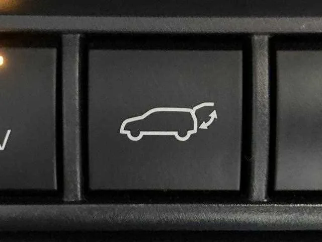 Toyota Prius Z 2023 — миниатюра 3