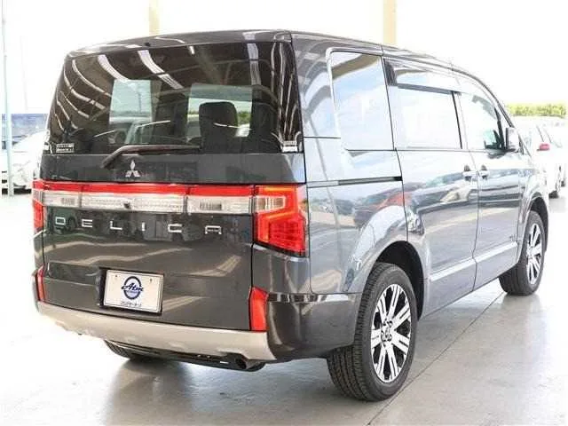 Mitsubishi Delica D:5 2024 — миниатюра 3