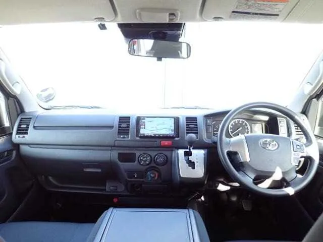 Toyota Hiace Van 2023 — миниатюра 2