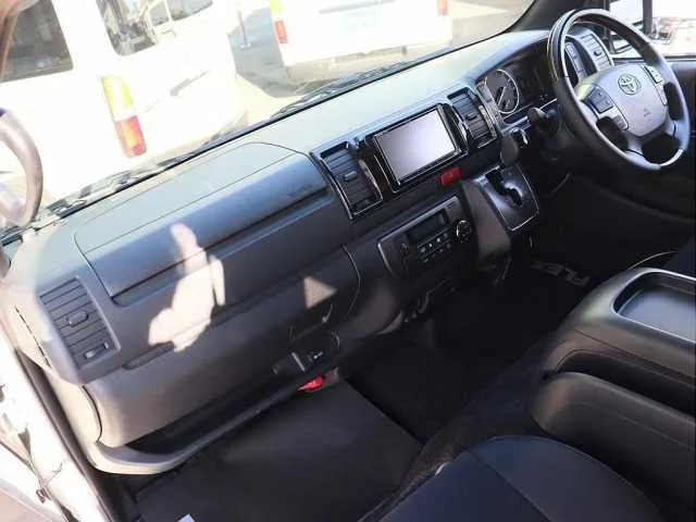 Toyota Hiace Van 2022 — миниатюра 2