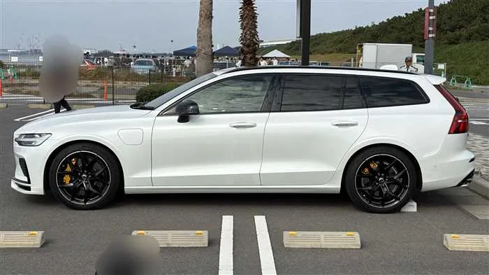 Volvo V60 2022 — миниатюра 4